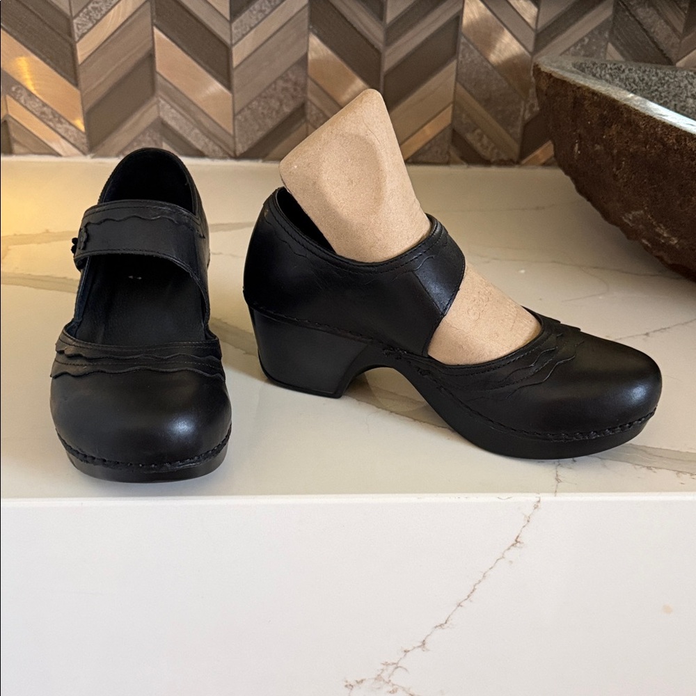 Dansko Mary Jane Women's Shoes - Picture 2 of 6